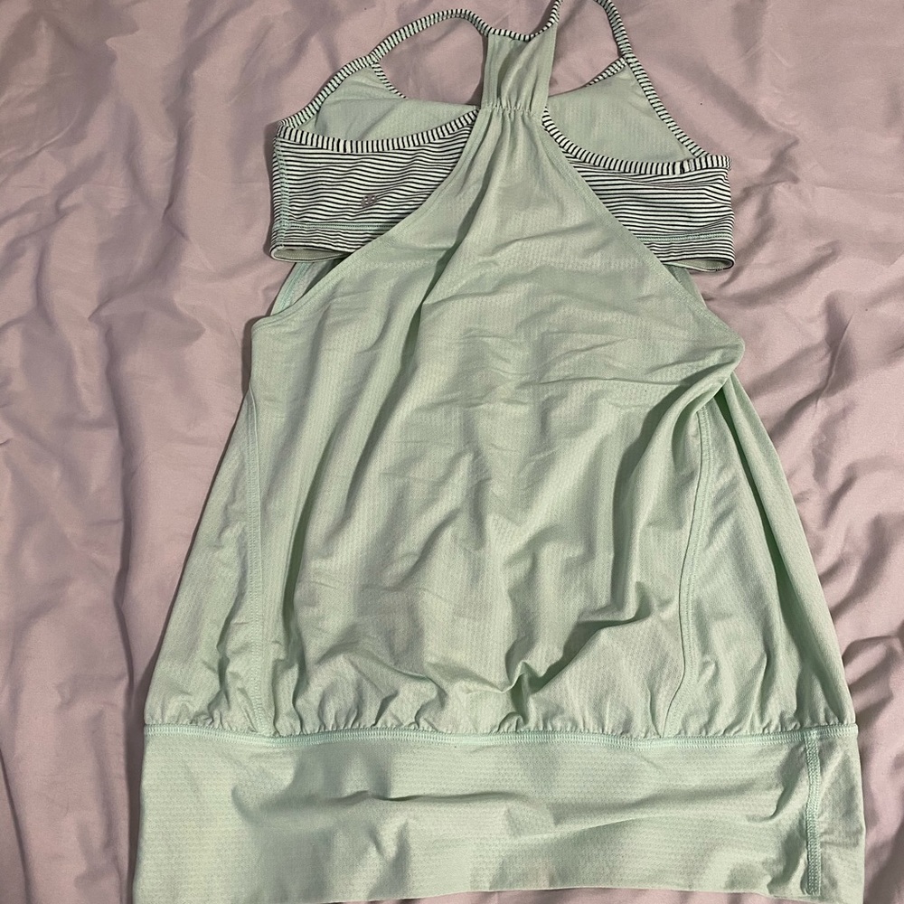 Lululemon tank and bra